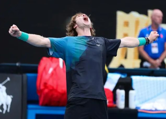 上演个人秀 上演个人秀