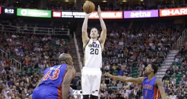 迷和年轻球 迷和年轻球